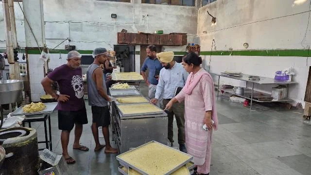 त्योहारों के सीजन में पंजाब में खाद्य सुरक्षा अभियान तेज