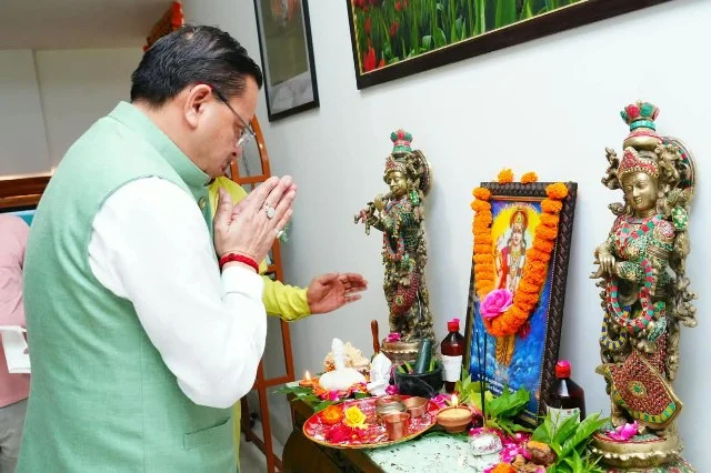 धामी ने आयुर्वेद दिवस पर भगवान धन्वन्तरि की पूजा-अर्चना की