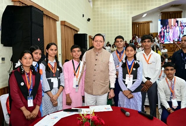 धामी ने ‘मुख्यमंत्री युवा विद्यार्थी मंथन’ में 140 विद्यार्थियों से किया संवाद