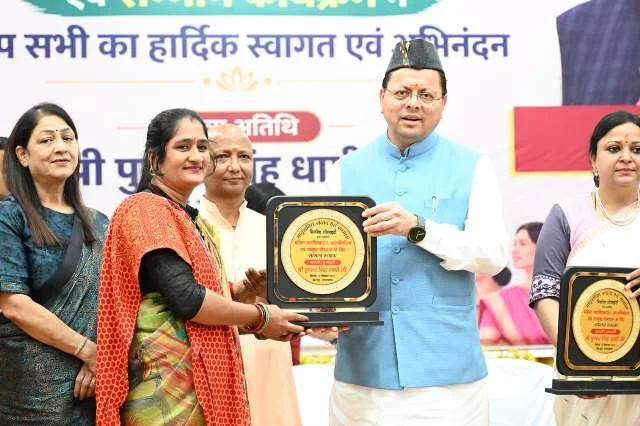 मातृशक्ति अपने लक्ष्य पर ध्यान केंद्रित करे, सरकार पूरी तरह साथ - धामी