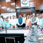 मुख्य सचिव आनंद बर्द्धन ने देवप्रयाग के मेधावी विद्यार्थियों से की मुलाकात