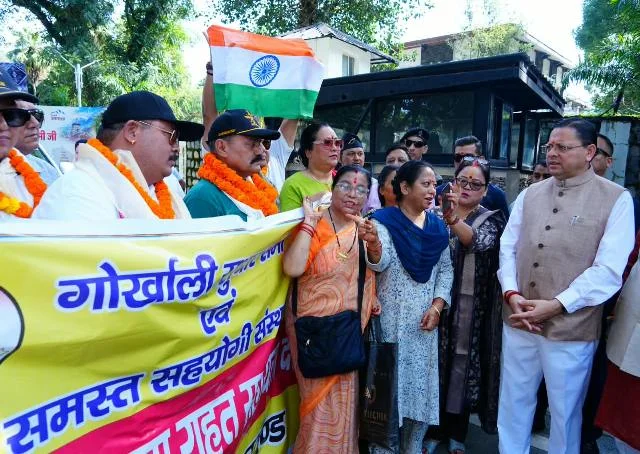 सीएम धामी और मंत्री गणेश जोशी ने नेपाल आपदा राहत दल को किया रवाना
