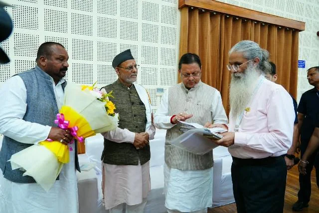 सीएम धामी ने मुख्य सेवक सदन में सुनीं प्रदेशवासियों की समस्याएं