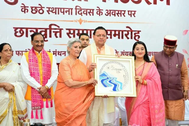 सीएम धामी ने ‘ज्ञान गंगा सम्मान समारोह’ में शिक्षकों को किया सम्मानित