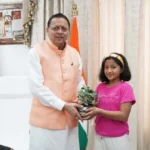 सीएम धामी से मिले माउंट किलिमंजारो फतह करने वाले नन्हे पर्वतारोही