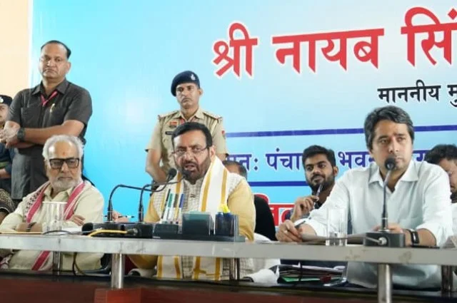 सीएम सैनी ने सिरसा में कष्ट निवारण समिति की बैठक की अध्यक्षता की