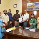 स्वास्थ्य मंत्री ने छह नवनियुक्त खाद्य सुरक्षा अधिकारियों को सौंपे नियुक्ति पत्र