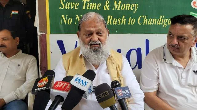 हुड्डा के बयान पर विज का पलटवार, बोले- दोनों जगह इंतजाम कर रहे सैनी