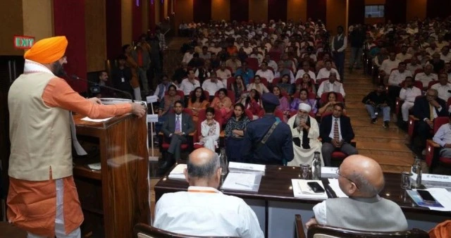 अधिकारों के साथ कर्तव्यों पर भी हो चर्चा - सीएम सैनी