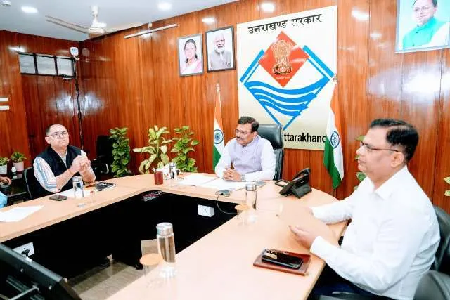 मुख्य सचिव आनंद बर्द्धन ने कचरा प्रबंधन की समीक्षा की