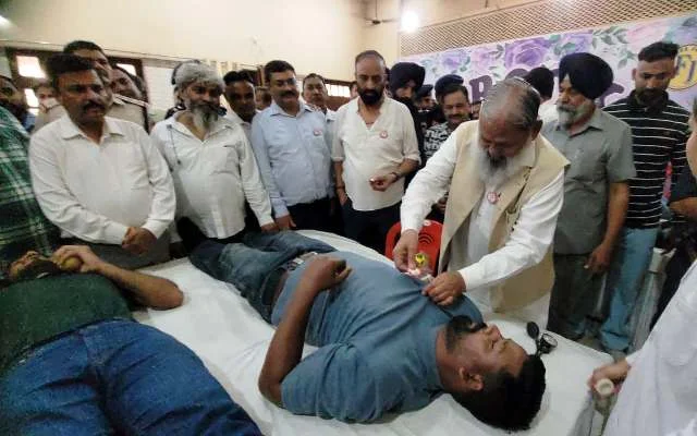 मेगा रक्तदान शिविर में 233 रक्तदाताओं ने किया स्वैच्छिक रक्तदान - विज