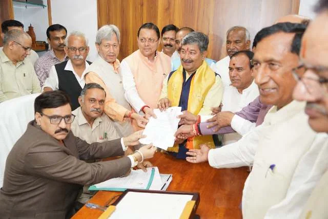 राज्यसभा प्रत्याशी दिनेश आर्य के नामांकन में शामिल हुए सीएम धामी