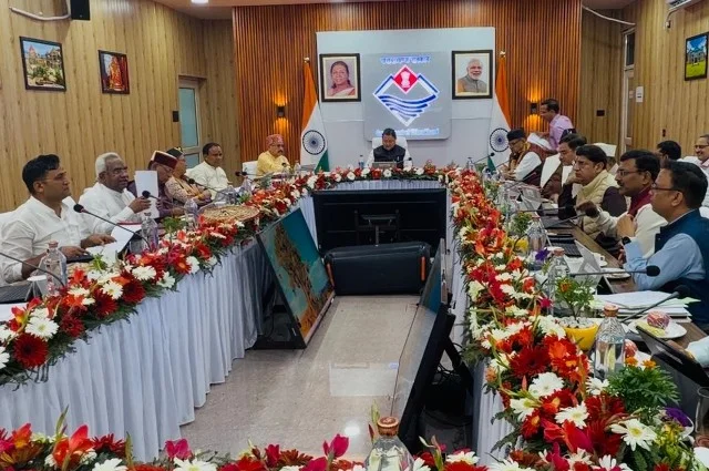 सीएम धामी की अध्यक्षता में कैबिनेट बैठक, कई अहम फैसलों पर लगी मुहर