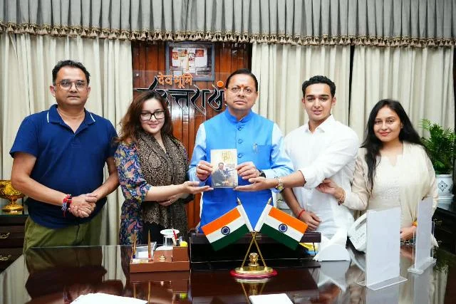 सीएम धामी ने जसपाल राणा के जीवन पर आधारित पुस्तक का किया विमोचन