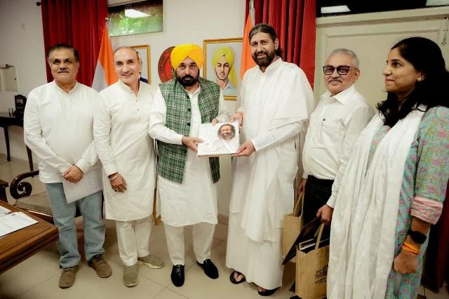 सीएम मान और आर्ट ऑफ लिविंग फाउंडेशन में नशा मुक्ति परियोजना पर बनी सहमति